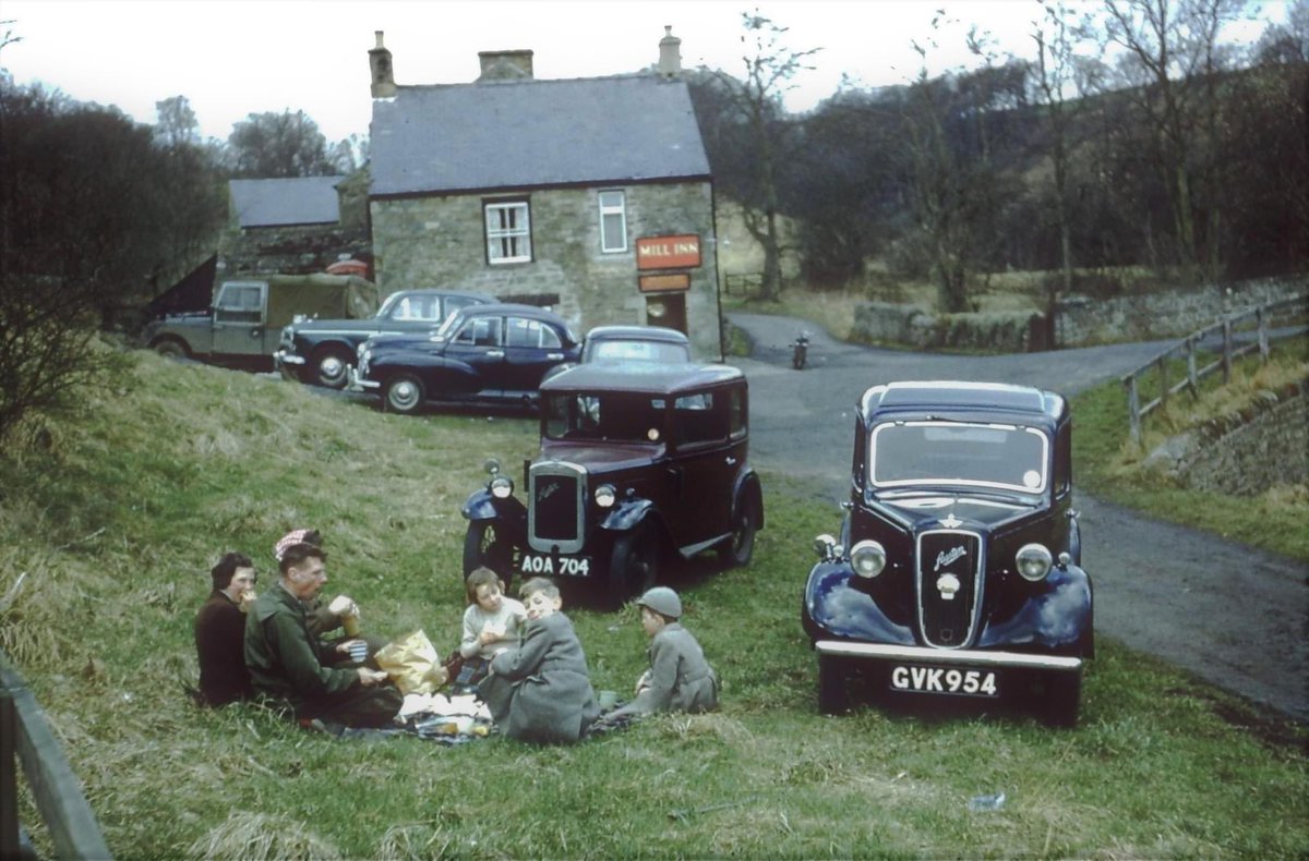 A picnic in the English countryside, 1950s.