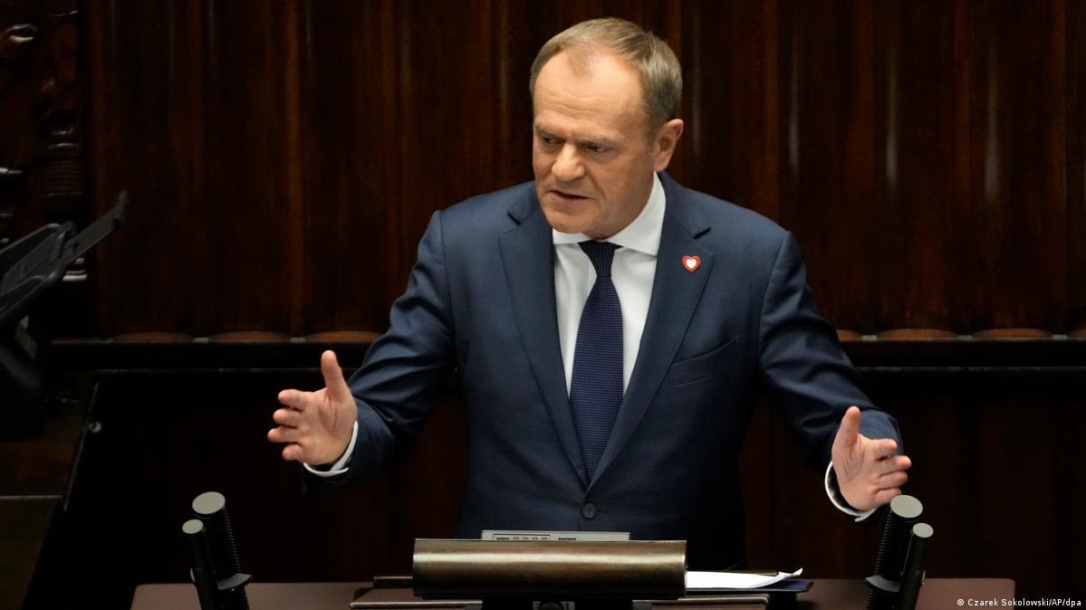 Polish Prime Minister Donald Tusk has called on the country's farmers to stop the blockade of the Ukrainian border He emphasized that Ukraine was in a difficult situation after the latest series of Russian bombings and the near future could be decisive for the fate of this war.