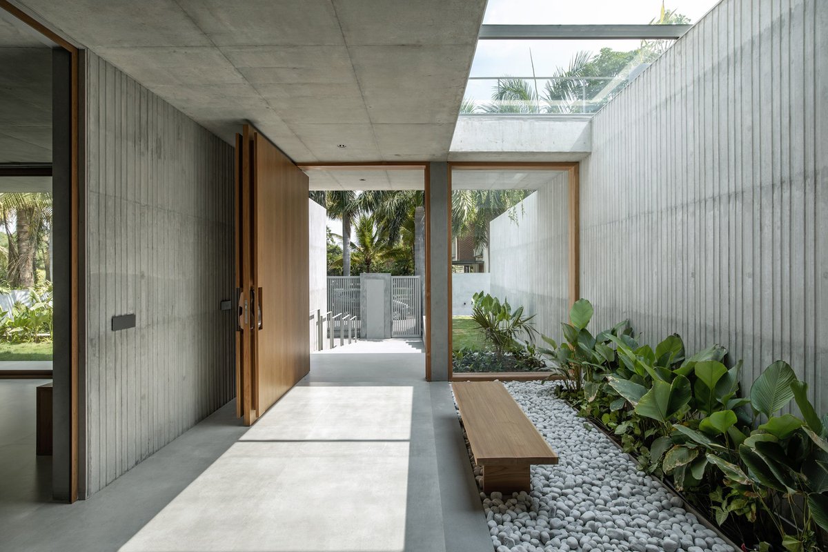 House of Concrete Walls by TRAANSPACE

#building #architects #design #architecture #illustrarch