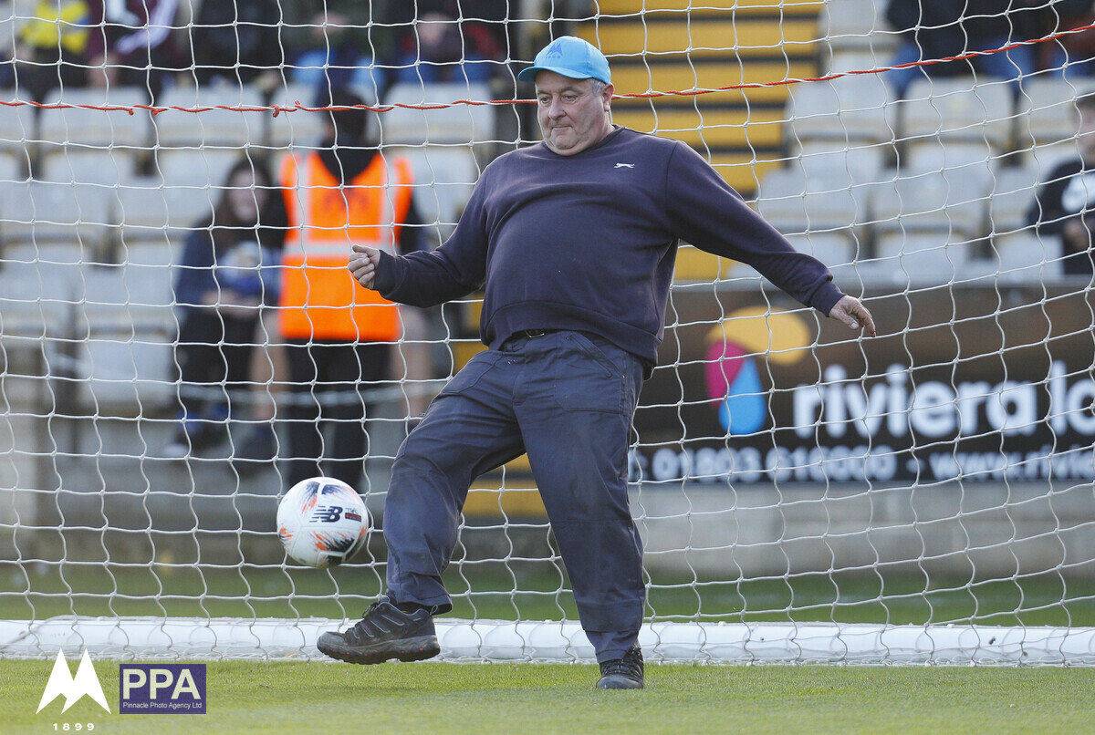 🎉 Happy Birthday to United groundsman, Julian Gouldthorpe! 💛Have a good one Jules, from everyone here at Plainmoor! #tufc