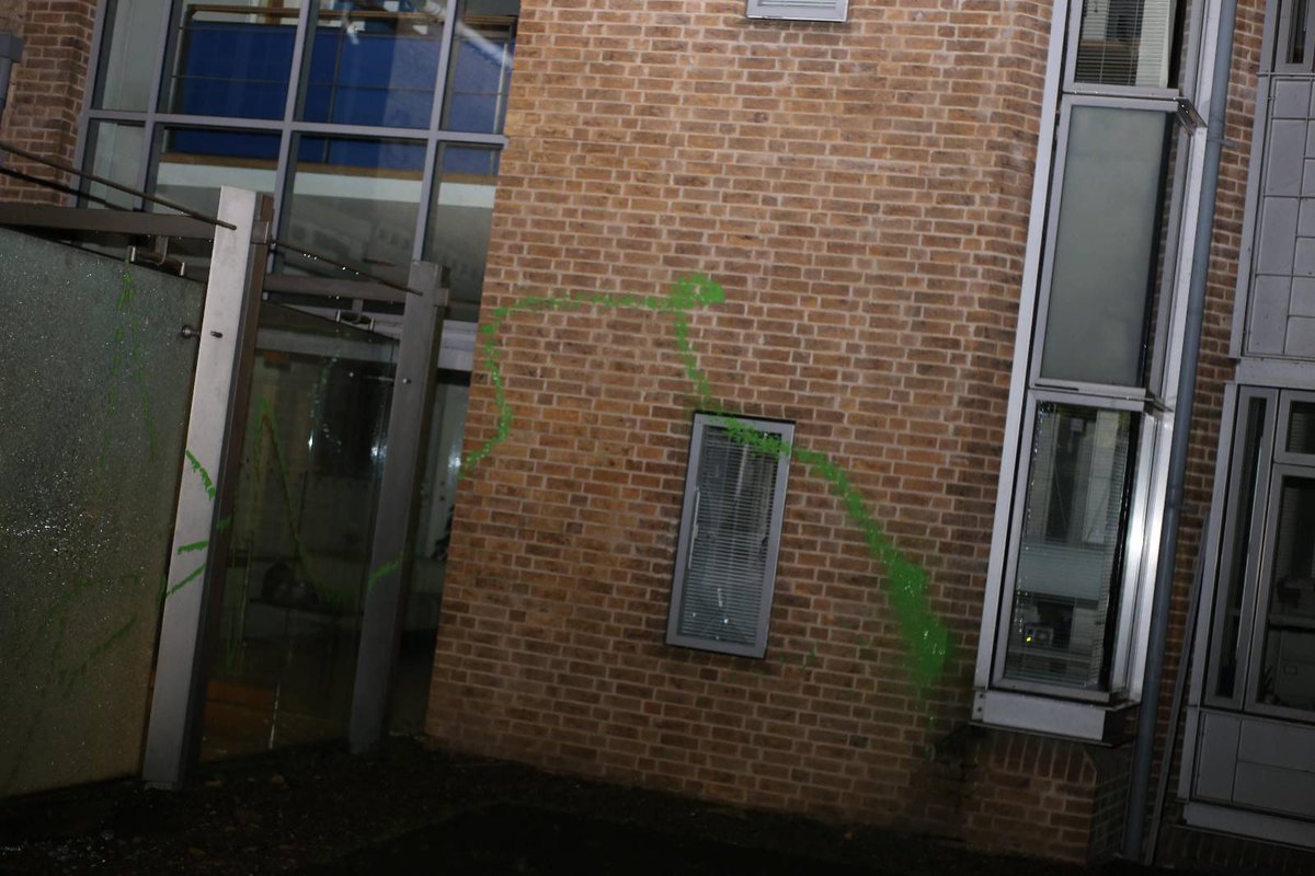NotADrill2022's tweet photo. 🚨Glass smashed at University of Cambridge’s IEEF!🚨

"You can’t hide your ties". Last night, a group of people smashed the glass walls and doors at the University of Cambridge's IEEF (Institute for Energy and Environmental Flows) - formerly known as the BP Institute

1/ https://t.co/cF4kq1Qzob
