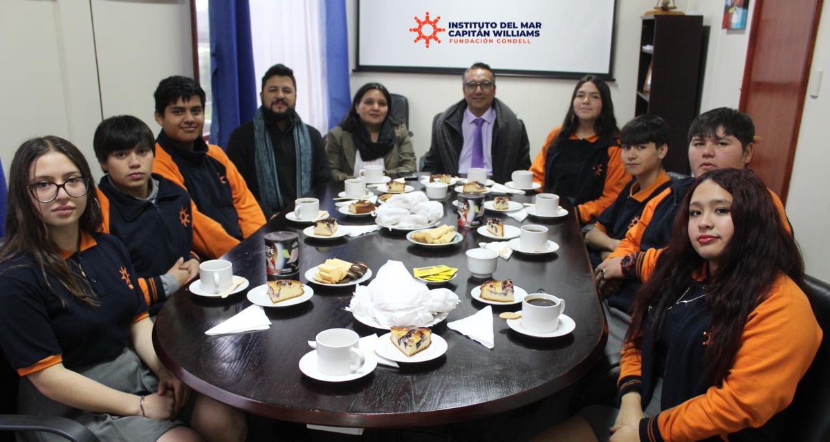 Centro de Alumnos #IDEMAR 2024 participa en actividad de camaradería con equipo directivo.
¡Juntos seguimos construyendo un mejor #IDEMAR!
  #Chonchi #Castro #Dalcahue #LosMuermos #PuertoMontt #Hornopirén #Calbuco #Quellón  #Ancud #Puqueldón #Achao #Quemchi #Queilen