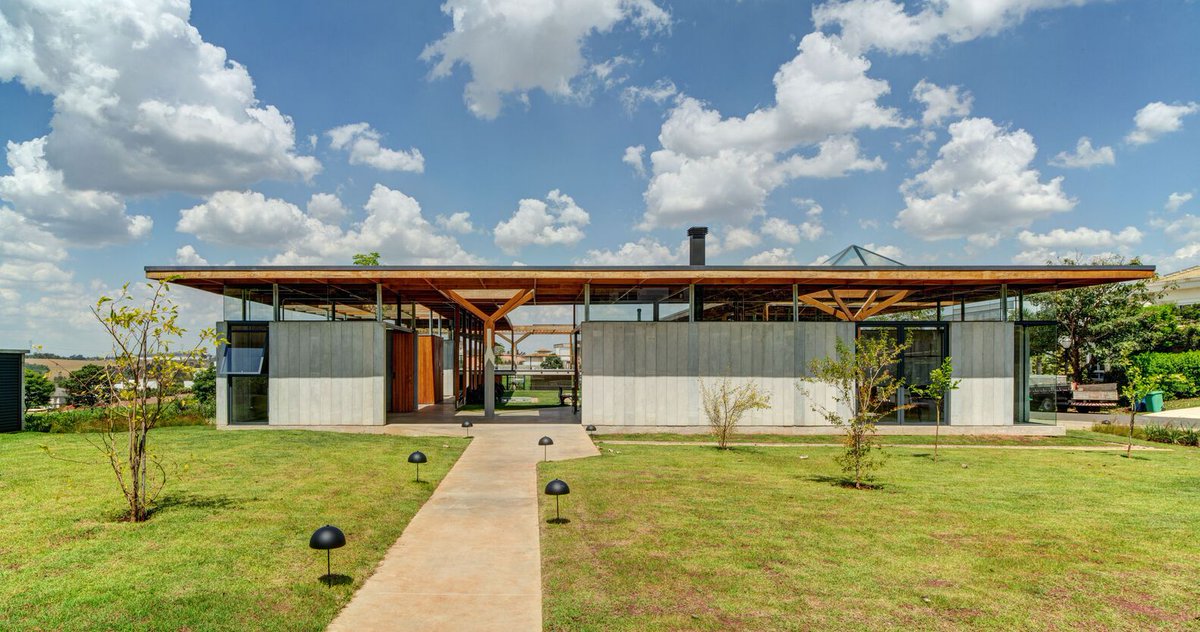 Serra Azul House by Apiacás Arquitetos

#building #architects #design #architecture #illustrarch