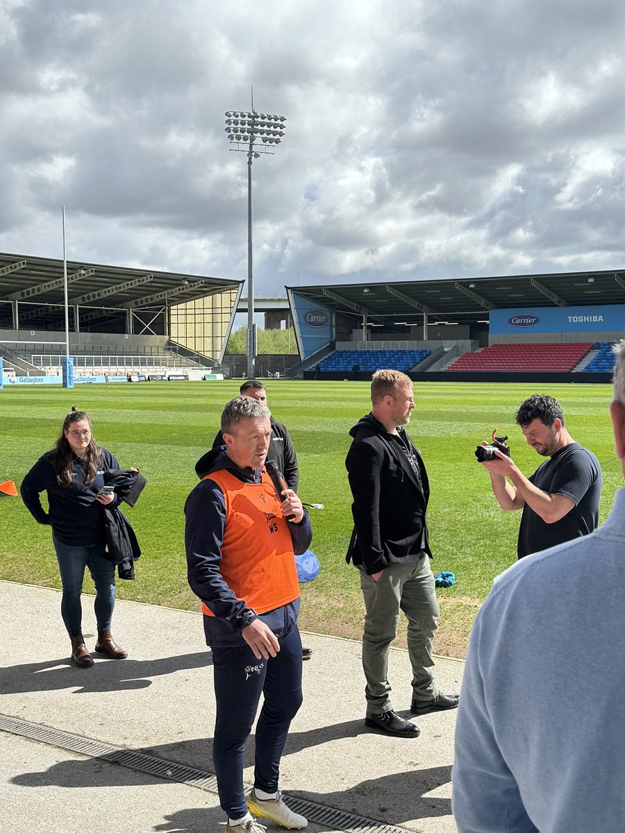 Great to be here at the @SaleSharksRugby’s captain’s run ahead of their huge game against @Harlequins this weekend 🦈 #TeamMorson