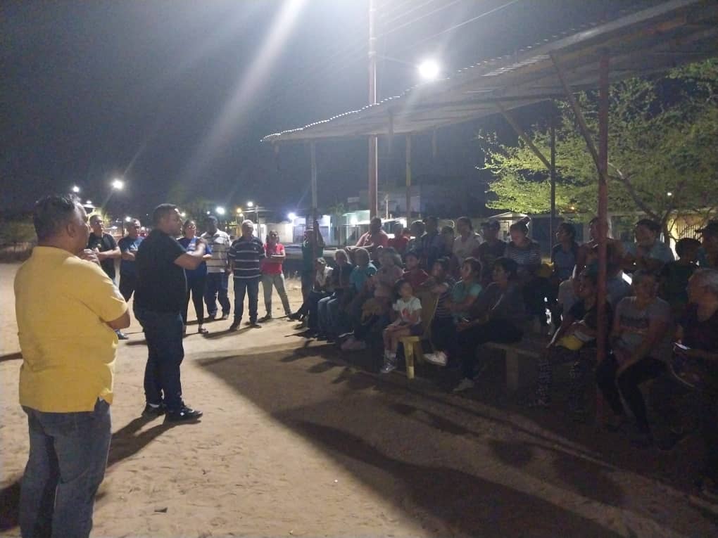 Gran cierre de campaña de la Consulta del 21-A

En el sector las Casitas del Core 8 de la Parroquia Unare del Municipio Caroní del estado Bolivar se vivió un momento histórico este jueves 18 de abril de 2024, con el gran cierre de campaña <a href="/NicolasMaduro/">Nicolás Maduro</a>