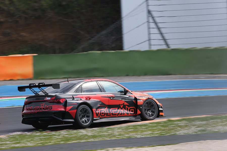 Коллектив Volcano Motorsport выставит два автомобиля Audi RS3 LMS в Мировом туре TCR, а управлять ими будут француз Джон Филиппи и марокканец Сами Тауфик.

На счету Филиппи пять сезонов в чемпионате WTCC и его предшественнике Кубке мира FIA WTCR,...