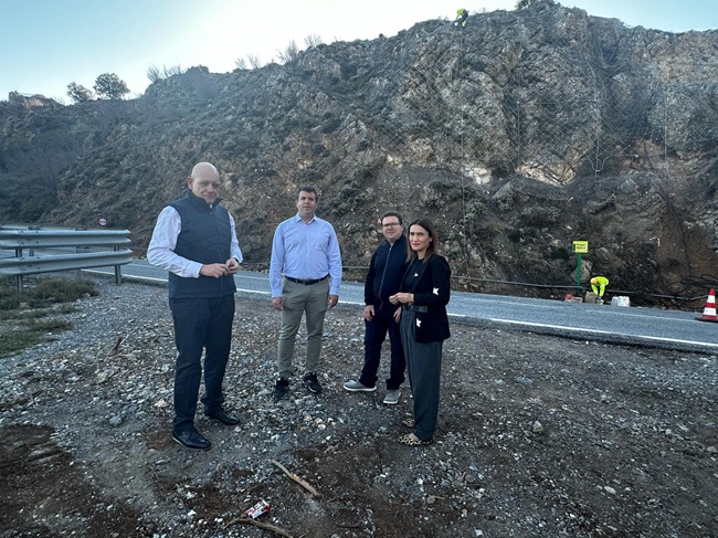 .<a href="/PsoeGranada/">PSOE Granada</a> exige a la Junta una “solución definitiva” para la A-395 y califica de “sinsentido” el corte de estos días en la carretera a <a href="/websierranevada/">Sierra Nevada</a> 

👉Lamentan “la falta de información, mientras que los taludes siguen cediendo y cortando la vía”:
elindependientedegranada.es/politica/psoe-…