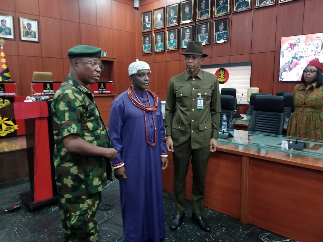 Diplomacy: Senator Ned Nwoko Meets Chief of Defense Staff, Secures The Release Of Detained Monarch Over Okuama killings Cc @Prince_NedNwoko defencetimesng.com/diplomacy-sena…