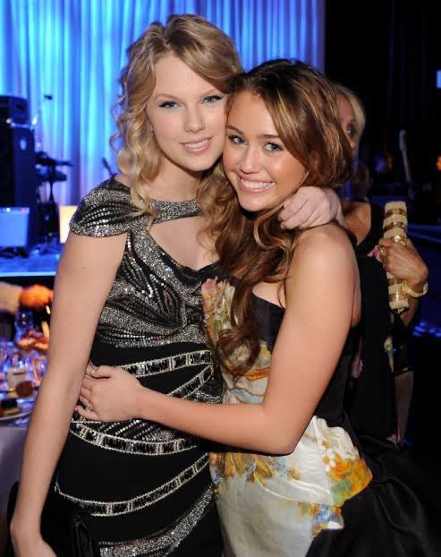 Tudo Miley tweet media