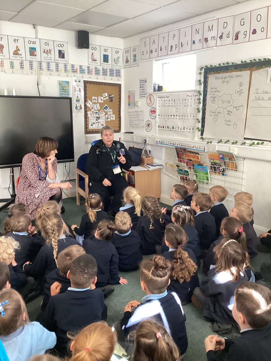 Our Reception Class have been learning all about 'People who help us' and they loved having the chance to meet the PCSO this morning and learn all about how they help us in our community. The children listened brilliantly and asked lots of questions!