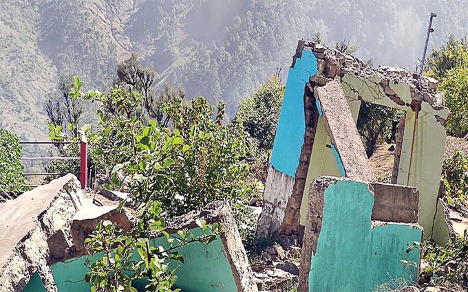 Woman injured after mudslide damages kotha in Kokernag #kokernag