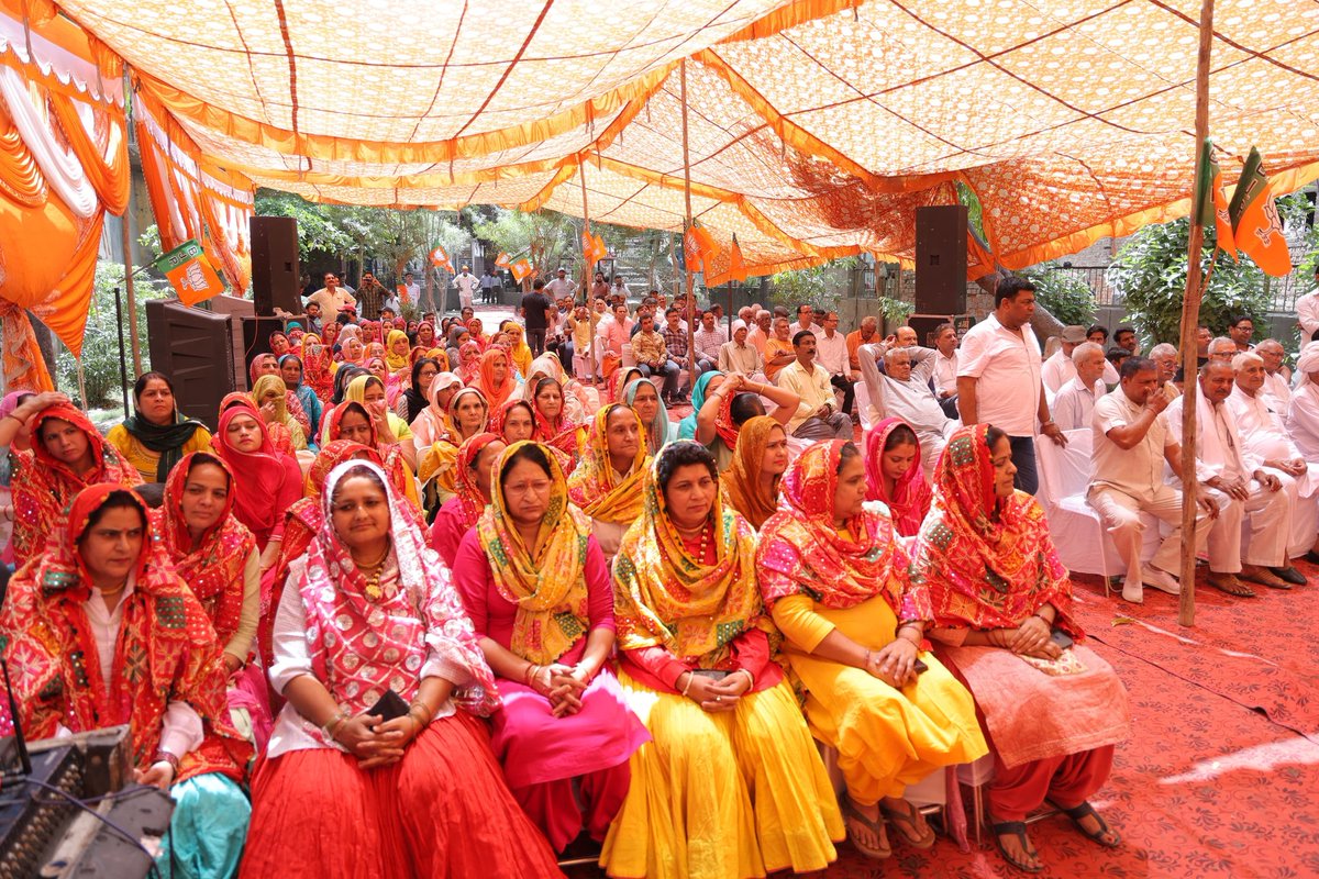 भारतीय जनता पार्टी अलीपुर मण्डल द्वारा अभिनंदन समारोह में कार्यकर्ता साथियों के साथ उपस्थिति रही। इस दौरान कार्यक्रम को संबोधित किया एवं सभी कार्यकर्ता साथियों से परिचय प्राप्त किया। उत्तर पश्चिम के कार्यकर्ताओं के उत्साह और आत्मीयता ने साबित कर दिया है कि 'पूरा देश है मोदी जी