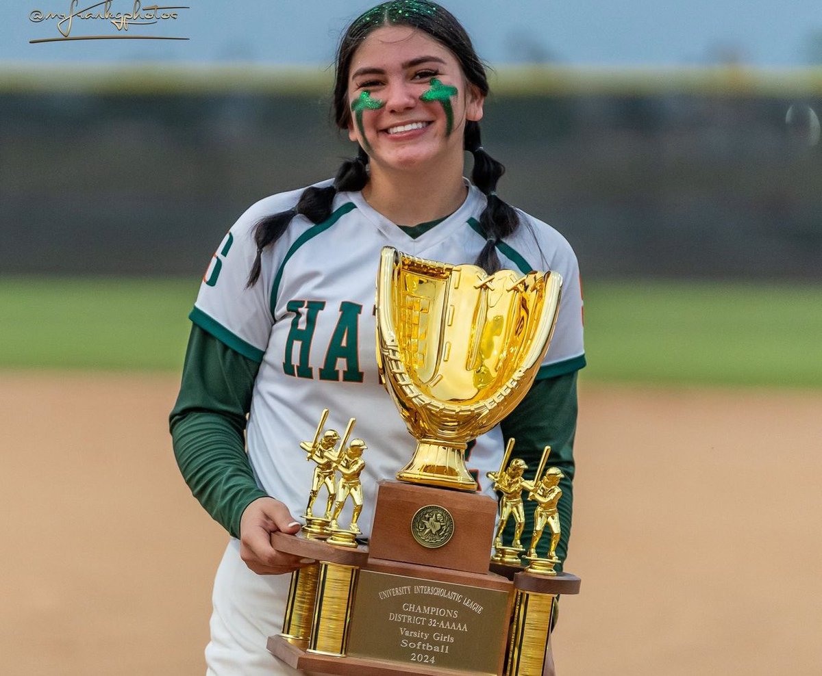 HaleyV2024's tweet photo. District Champions!! 🥎🏆
Senior night was amazing. ❤️🥲
Let’s  go Lady Hawks!! https://t.co/ihHanjk6eR