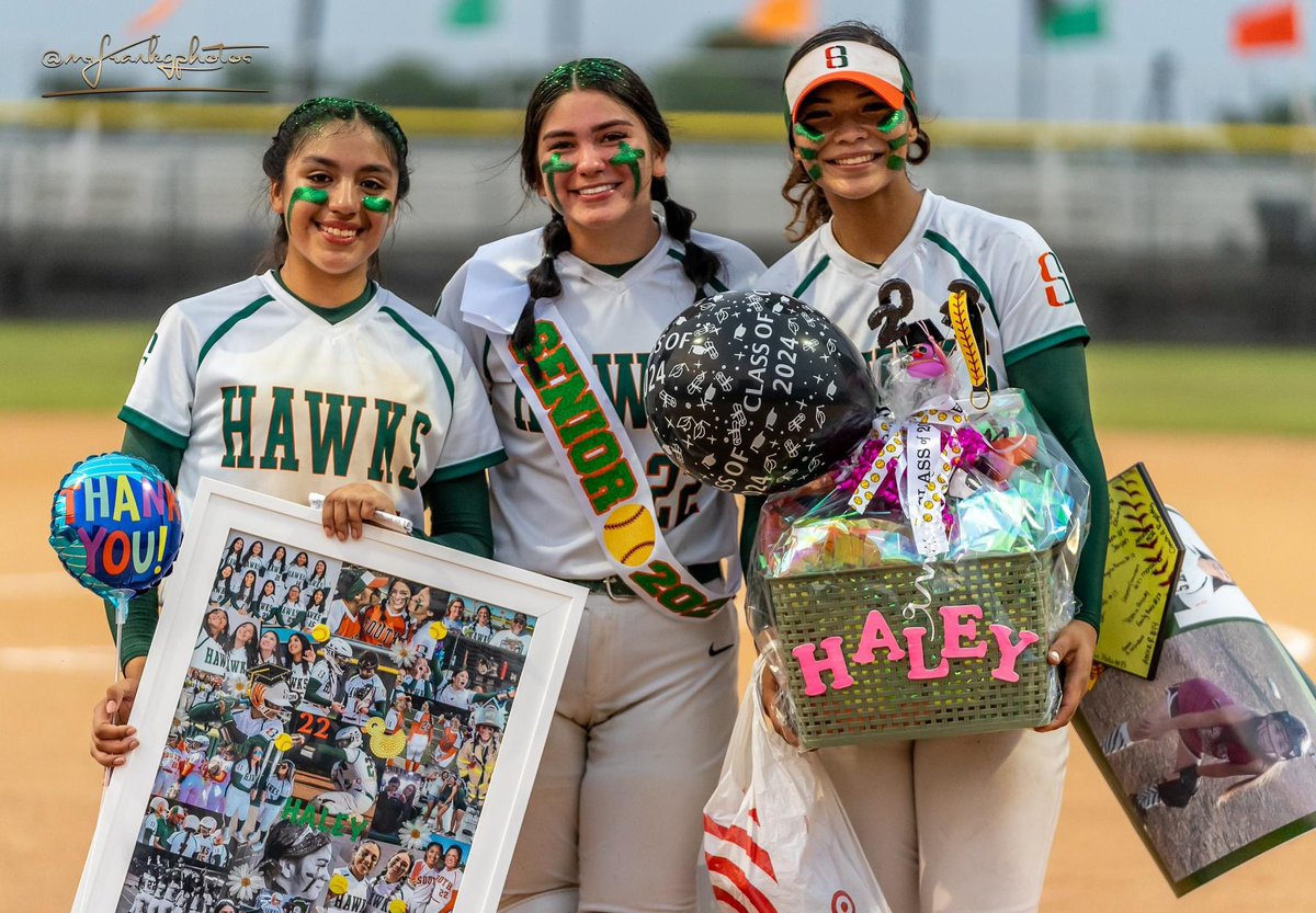 HaleyV2024's tweet photo. District Champions!! 🥎🏆
Senior night was amazing. ❤️🥲
Let’s  go Lady Hawks!! https://t.co/ihHanjk6eR