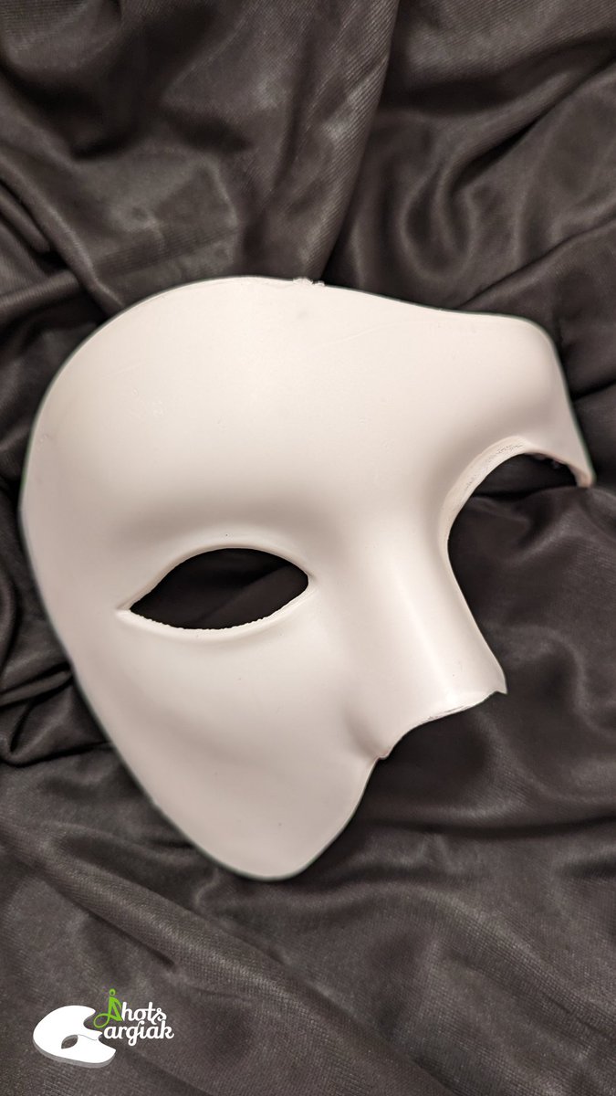 ahotsargiak's tweet photo. ¿Un poquito de #spoiler de lo que te vas a encontrar MAÑANA si te acercas a las 7 de la tarde al C.C. #Zabalgana?

#ElFantasmaDeLaÓpera 👻
🎟️ Entrada LIBRE &amp; GRATUITA https://t.co/n9yDLgOVzA