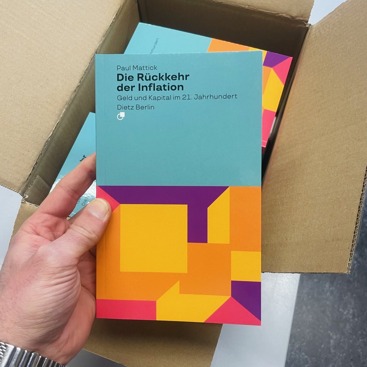 Inflation kommt von überzogener Anspruchshaltung — und Staatsverschuldung. So nicht nur Finanzminister Lindner 😳 Dass sie etwas mit dem Kapitalismus und der Anspruchshaltung des Kapitals auf Profit hat, zeichnet hingegen Mattick in seinem neuen Buch nach: dietzberlin.de/die-rueckkehr-…