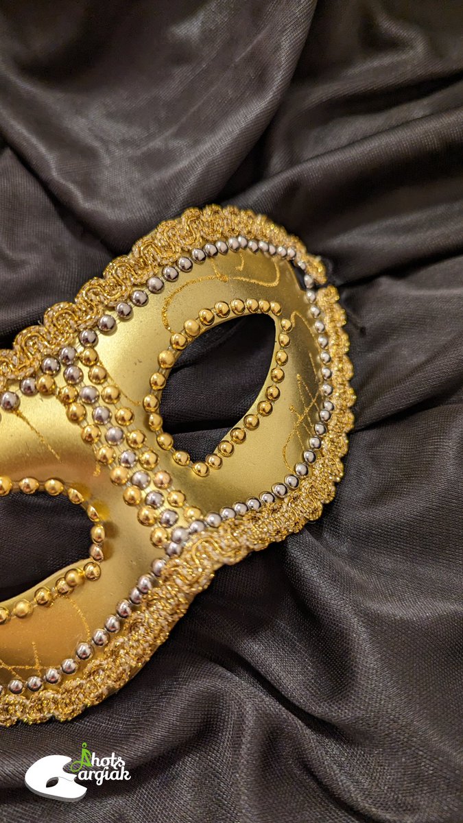 ahotsargiak's tweet photo. ¿Un poquito de #spoiler de lo que te vas a encontrar MAÑANA si te acercas a las 7 de la tarde al C.C. #Zabalgana?

#ElFantasmaDeLaÓpera 👻
🎟️ Entrada LIBRE &amp; GRATUITA https://t.co/n9yDLgOVzA