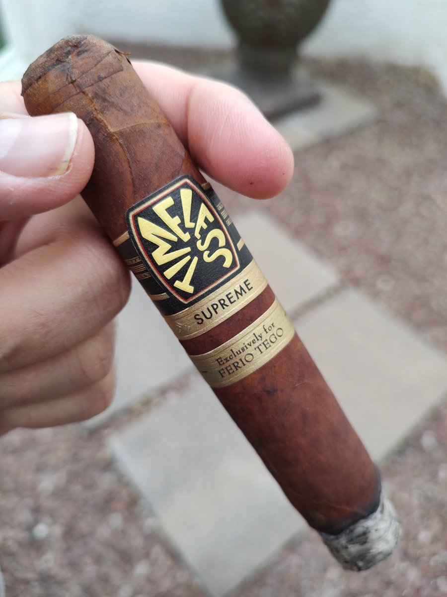MikeyWestside1's tweet photo. 💎Ferio Tego Timeless Supreme 💎
Have an awesome weekend.
#Cigar #Cigars #Cigarsmoker #cigarlife #nowsmoking #botl #weekend @CigarAficMag @CigarAdvisor @Cigars_Daily @CigarsIntl @CigarWorld  @FamousSmokeShop @cigarsnobmag @cigarspirits https://t.co/Fqlmyw8cDd