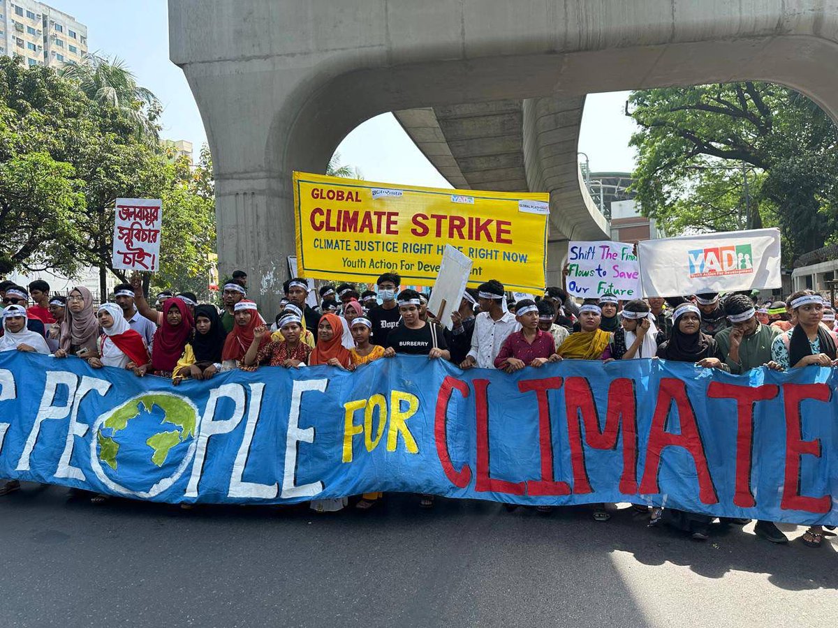 Let's unite and stand together to demand banks and governments to #FixTheFinance and redirect funds towards climate solutions! Check out images from the #GlobalClimateStrike in Bangladesh!✨ #ActivistaBangladesh @AABangladesh @PlatformsGlobal