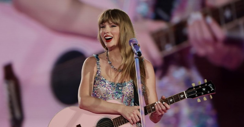 SafeCreative's tweet photo. Atractiva, brillante y mujer de récord. #TaylorSwift es la primera cantante 👩🎤 en superar los 1.000 millones de dólares 💰 de ganancias, solo por su actividad como #artista. Un nuevo motivo para envidiarla 💋.
#SafeCreativeTIPS