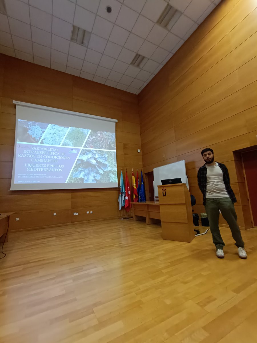 SymposiumBES's tweet photo. Antonio Montoya nos muestra su proyecto de tesis titulado "Variabilidad interespecífica de rasgos y funcionamiento ecosistémico en condiciones de cambio ambiental: líquenes epífitos de bosques Mediterráneos como caso de estudio (INTRALICHEN)" https://t.co/TL3Dl15NpS
