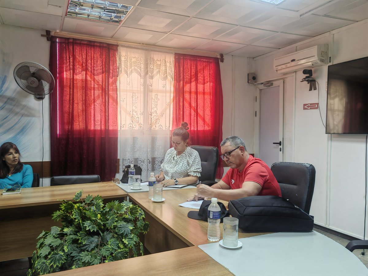 En la Delegacion de Recursos Hidráulicos de #Camagüey, evaluamos la situación, con los ciclos alargados, en zonas altas del municipo cabecera y las inversiones en proceso a priorizar su terminación #CubaViveYTrabaja #INRHCuba