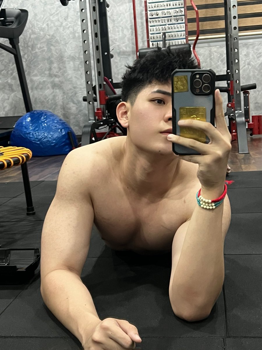 一起健身吗？😏

Link：onlyfans.com/aluk77/c6