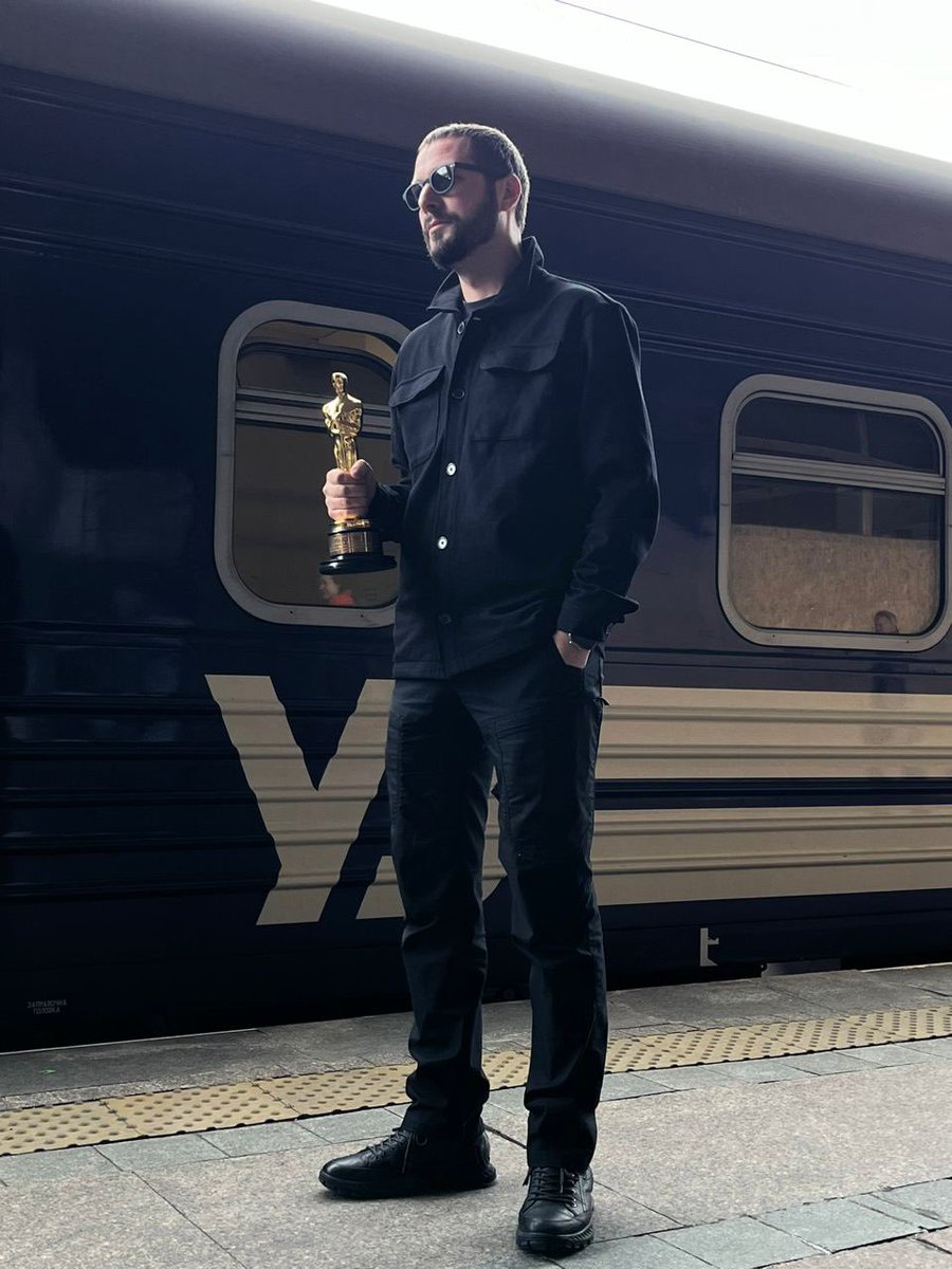 ⚡️Director Mstyslav Chernov brought an Oscar to Ukraine, which he received for the film '20 Days in Mariupol' - film distributor 'Arthouse Traffic'