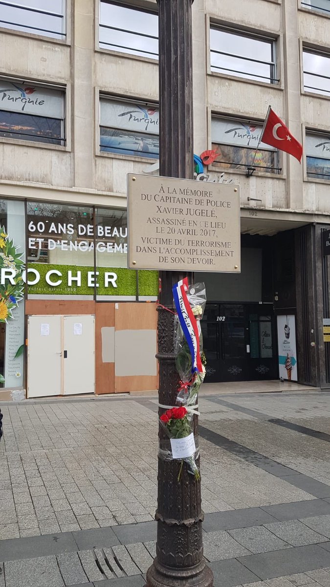 Il y a 7 ans, Le 20 avril 2017 ,le capitaine Xavier Jugelé était assassiné sur les Champs-Élysées, victime de la barbarie islamiste dans l'accomplissement de son devoir

Ne jamais oublier, Nous pensons à lui et à toutes les victimes du #terrorisme