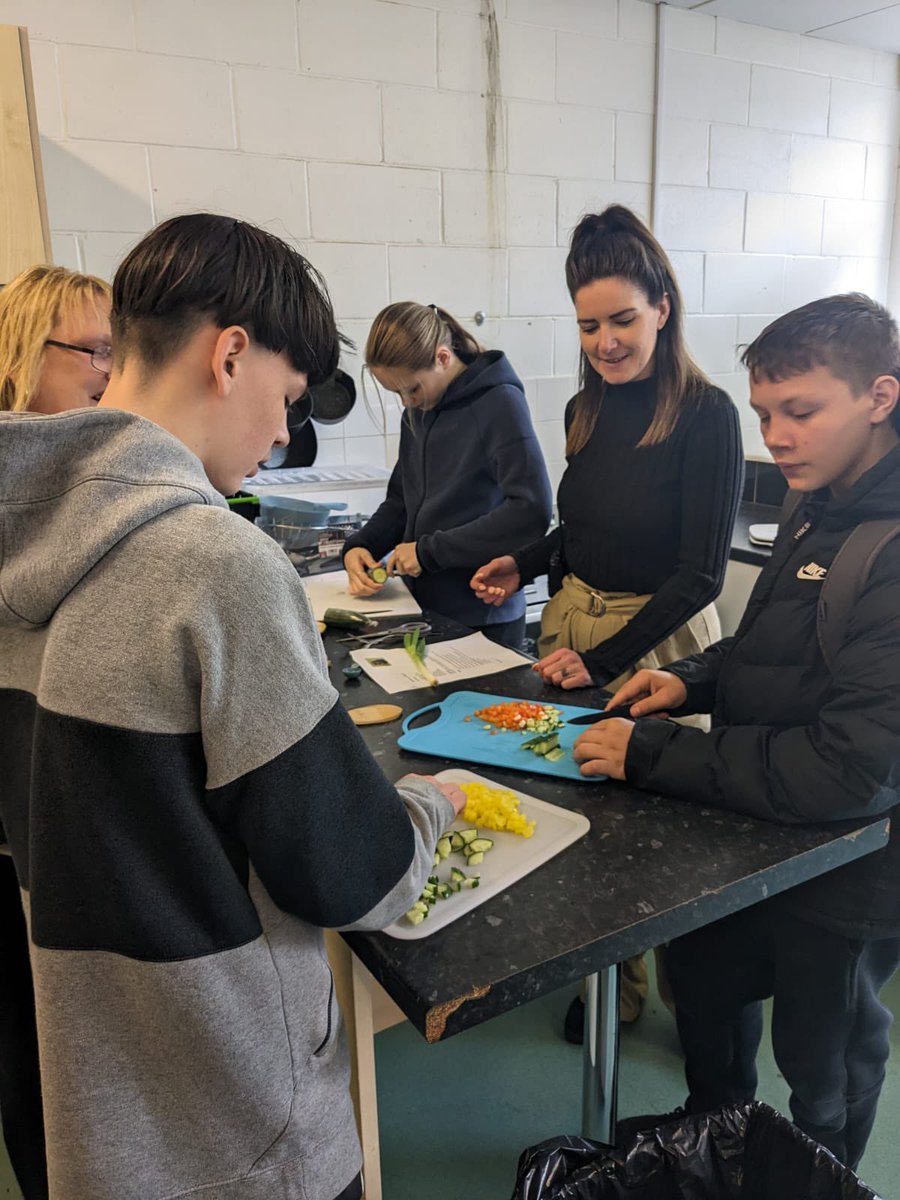 thsportsmouth's tweet photo. Fantastic dishes being made in catering at The Bay Campus this morning with our KS3 students! #growlearnachieve https://t.co/6pDBOx53Fg