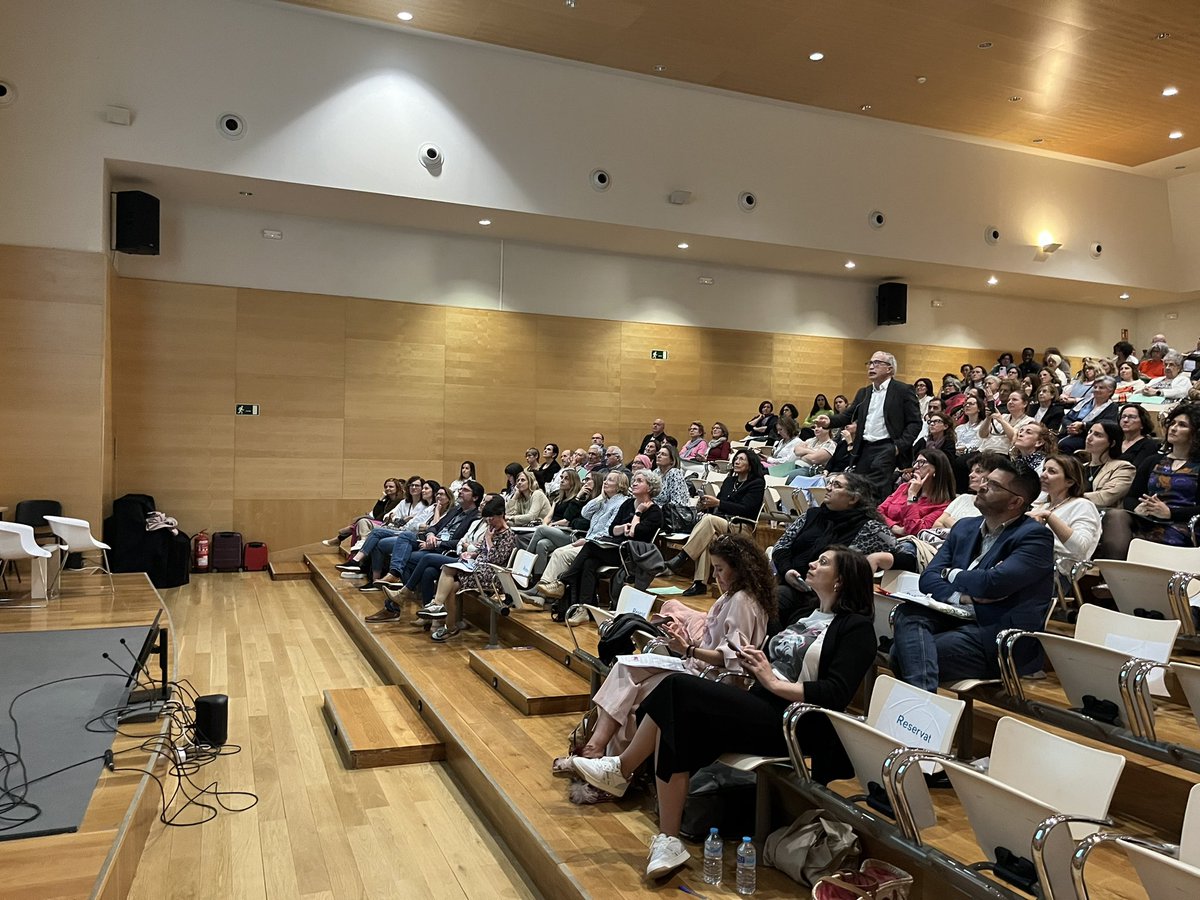 ‘Dejemos que los Pacientes ayuden’ conferència de @joancmarch. Com sempre una marevella escoltar-te @pacientactiuib #6jpactib