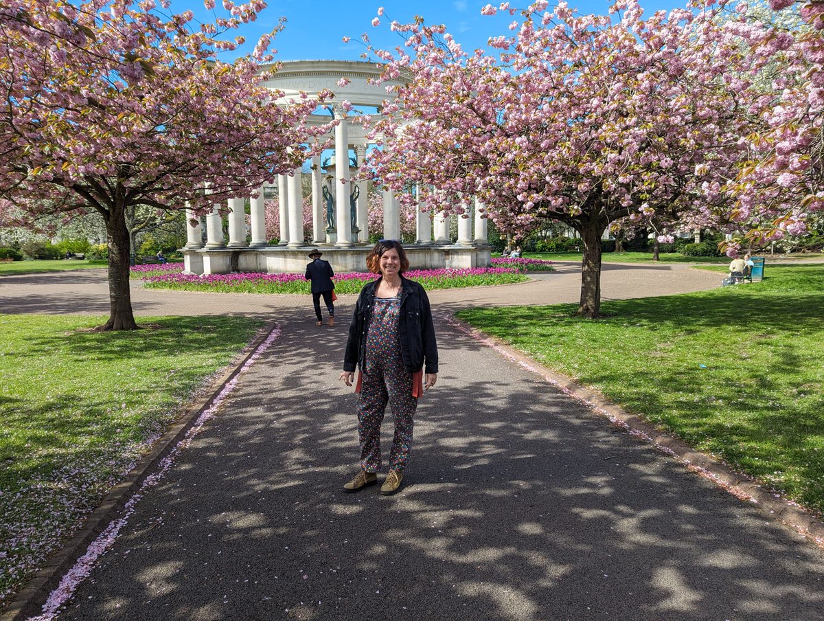 @cardiffuni We enjoyed the lovely weather and the beautiful blooms in Alexandra Gardens, and tucked into a DELICIOUS lunch provided by @Tidy_Kitchen_Co - thank you!! Thanks also to @ThierryAaron for joining us to share ideas!