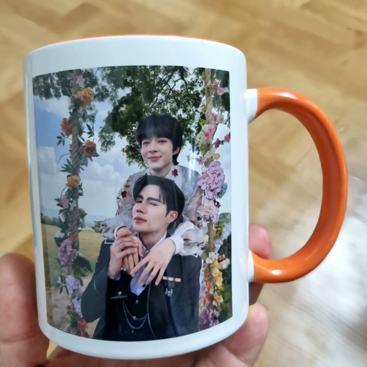 leege4050's tweet photo. 굿즈가 도착했어요
기대한것보다  너무 잘 나와서 넘 행복^^
주문할때 궁금한것 상담도 잘해주시고
사장님 감사합니다~~
앞으로 굿즈는 여기서^^
오늘 이쁜컵에 커피 마셔봐야겠어요~~~
사랑이네 굿즈공장~~~~대박나세요~~ https://t.co/ErbfmnXBnL