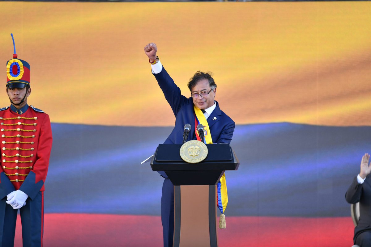 Feliz cumpleaños querido presidente Gustavo Petro♥️@petrogustavo Que Dios lo bendiga abundantemente y la madre tierra le otorgue sabiduría para liderar. 🎉🇨🇴 ¡Colombia, potencia mundial de la vida!