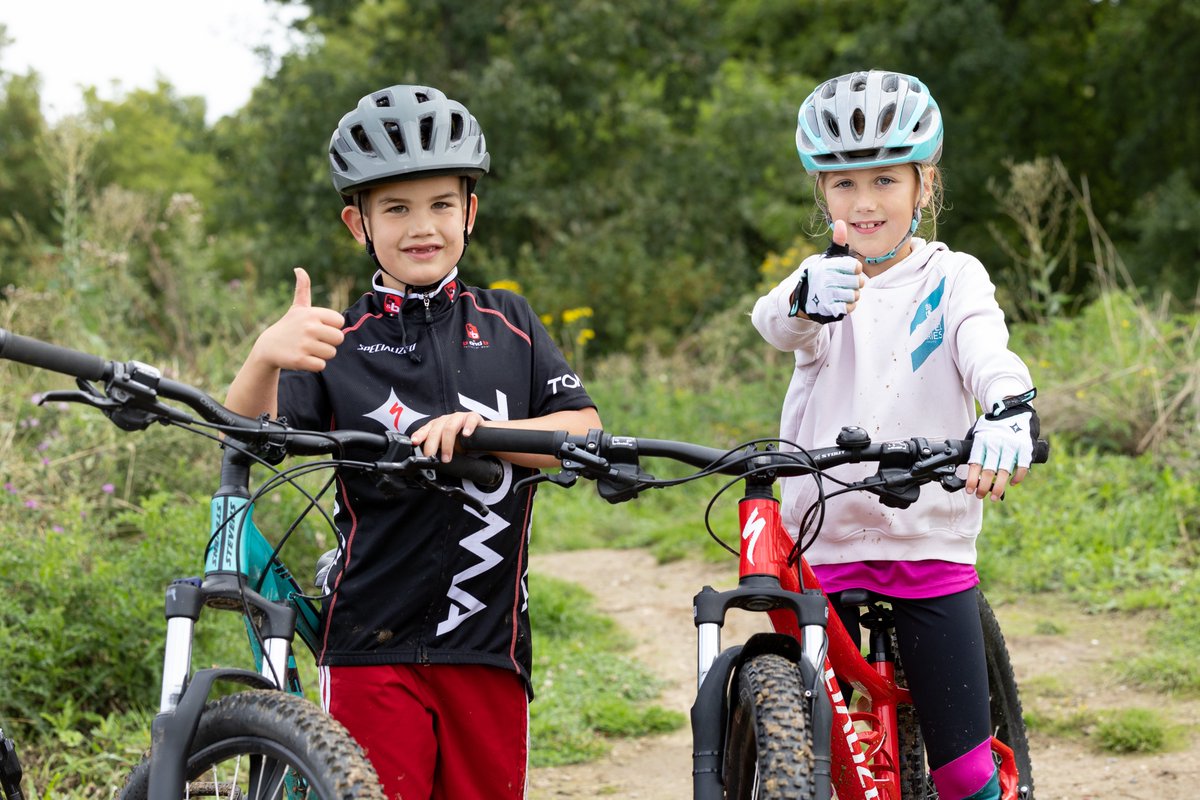 BIKEPARK - EIJSDEN

Wat een succesverhaal is het #bikepark in #eijsden.
Elke dag en met name in het weekend zijn er steevast jonge #bikers te vinden die aan hun #mtb skills werken.