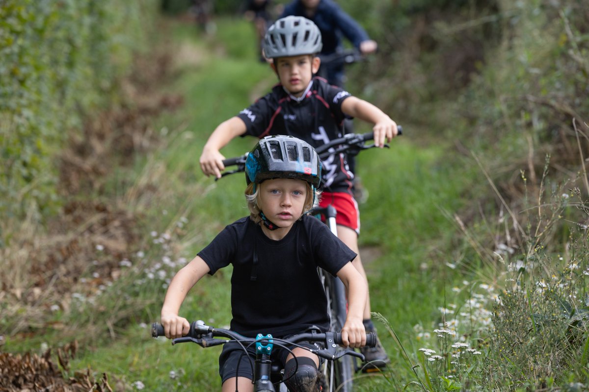 MOZL_NL's tweet photo. BIKEPARK - EIJSDEN

Wat een succesverhaal is het #bikepark in #eijsden.
Elke dag en met name in het weekend zijn er steevast jonge #bikers te vinden die aan hun #mtb skills werken. https://t.co/bu0WSsYkid