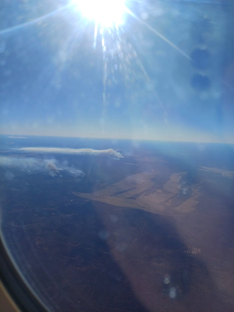 MrsKK8's tweet photo. Had an amazing but long day trip to Kalgoorlie to visit John Paul College. They are our largest participating school in #ViSN and have supported the program since the beginning. Here are a couple of shots from the plane home. Can you spot the #SuperPit? https://t.co/jtQYlYuWvj