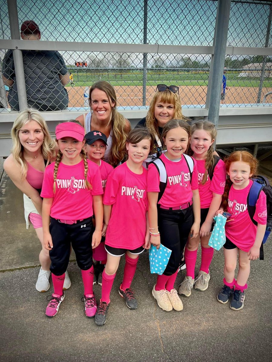 We loved seeing our sweet @RockfieldE girls play on the Pink Sox! 💕