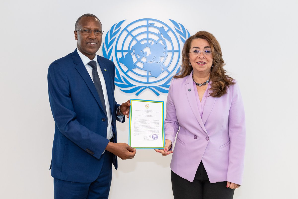 Welcome to the new Permanent Representative of #Rwanda, James Ngango, who presented his credentials today to the Director-General of #UNVienna @GhadaFathiWaly - more ➡ unis.unvienna.org/unis/en/pressr…