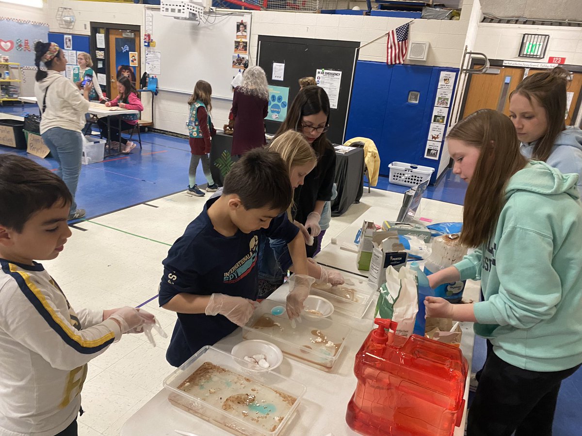 Students from @EDvironmentLZ assisting at the @PtoAdams Earth Day Fun Fest. The kids had so much fun trying to clean up a mock oil spill and getting their hands messy! #empower95 #WeAreLZ