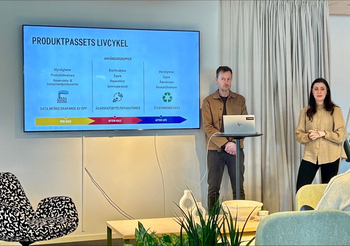 Yesterday, we discussed Digital Product Passports at the dedicated industry session Minibranschdag by Interior Cluster Sweden, hosted at the scenic Johanson Design venue in Markaryd. The event gathered industry experts and organizations operating in the furniture sector.
#DPP
