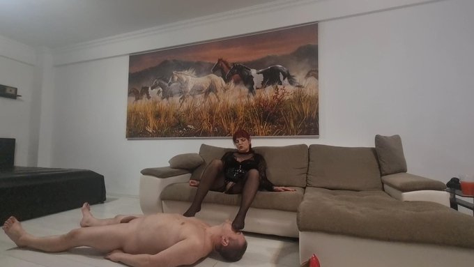 Foot domination and high heels worship with Faith https://t.co/MJIRhfjsDP https://t.co/QOhHrItxwl