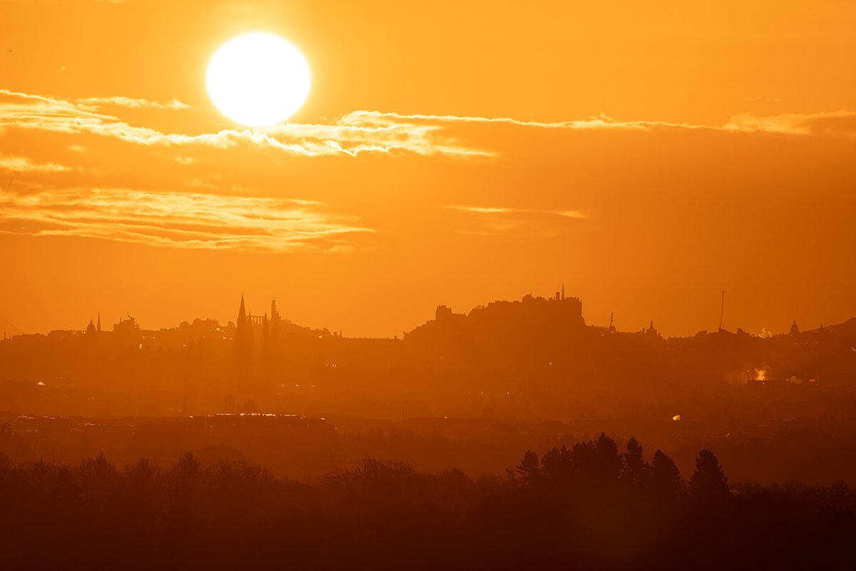 Sunrise behind Edinburgh with a cracking selection of sticky-up bits #Edinburgh #Sunrise @edinburghcastle