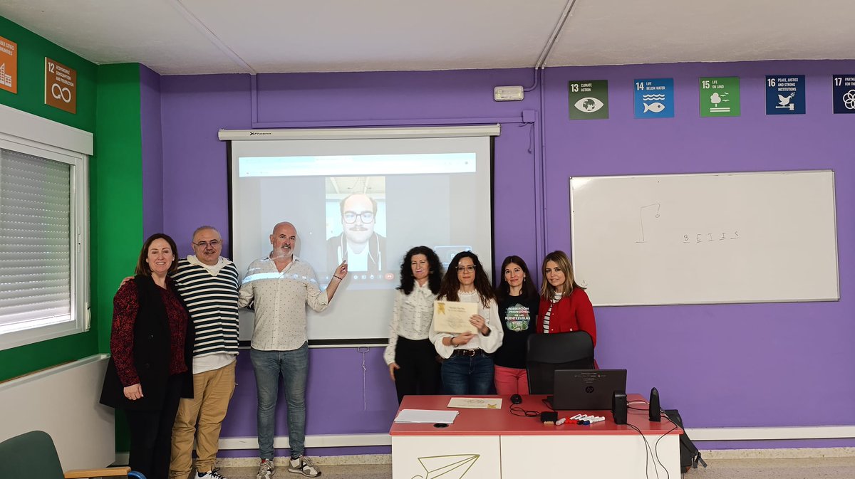 🟡 Entrega de premios de concurso de planes de empresa, organizado por el Departamento de FOL.

🔹 PREMIO MEJOR PLAN DE EMPRESA: Juana María Rodríguez García, de 2° DAW.
🔸 PREMIO IDEA MÁS INNOVADORA Y CREATIVA: Alejandro Pérez Aranda, de 2° STA.

¡Enhorabuena a los premiados!