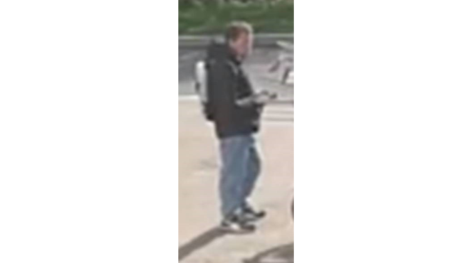 We're releasing the image of a man we'd like to speak to following a theft in Oxford 📍 Iffley Road 🕑 Between 2.30pm & 4.30pm 📆 Sunday (14/4) A locked e-bike was stolen on Iffley Road If you have any info, call 101 quoting 43240170782 Read more: orlo.uk/gsDai