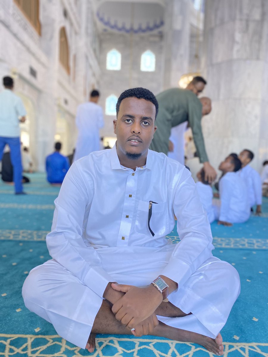 Waxaan maanta Salaadii jimce ku tukaday masaajidka caan ka ah ee #Ali #Jimcaale. Runtii bilicda muqdisho ka jirtaa waa mid sii kordhaysa. Soomalia kaga noolow #Muqdisho. Amni badan.