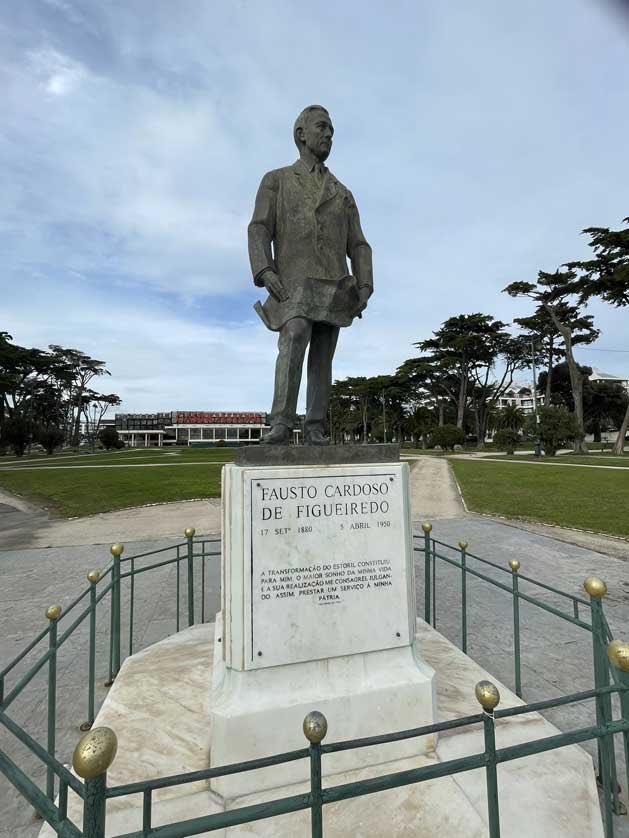 Statue of Fausto Cardoso Estoril portugalvisitor.com/portugal-image… #estoril