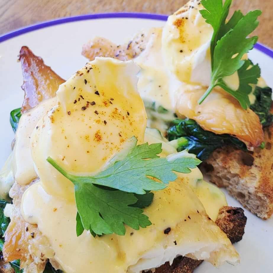 CAIRN - Kilmacolm SMOKED HADDOCK TOAST
• Poachies, Spinach & Fresh Hollandizzle discoverinverclyde.com/type/food-drin…

@scotfooddrink #DiscoverInverclyde #Kilmacolm #Scotland #ScotlandIsCalling #ScotlandIsNow