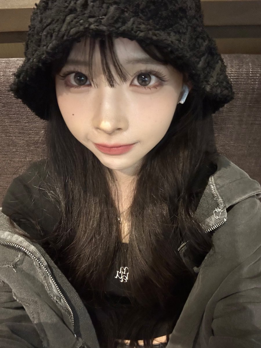 お姉さん系と妹系どっちが好き？ https://t.co/JImbdD8AXE