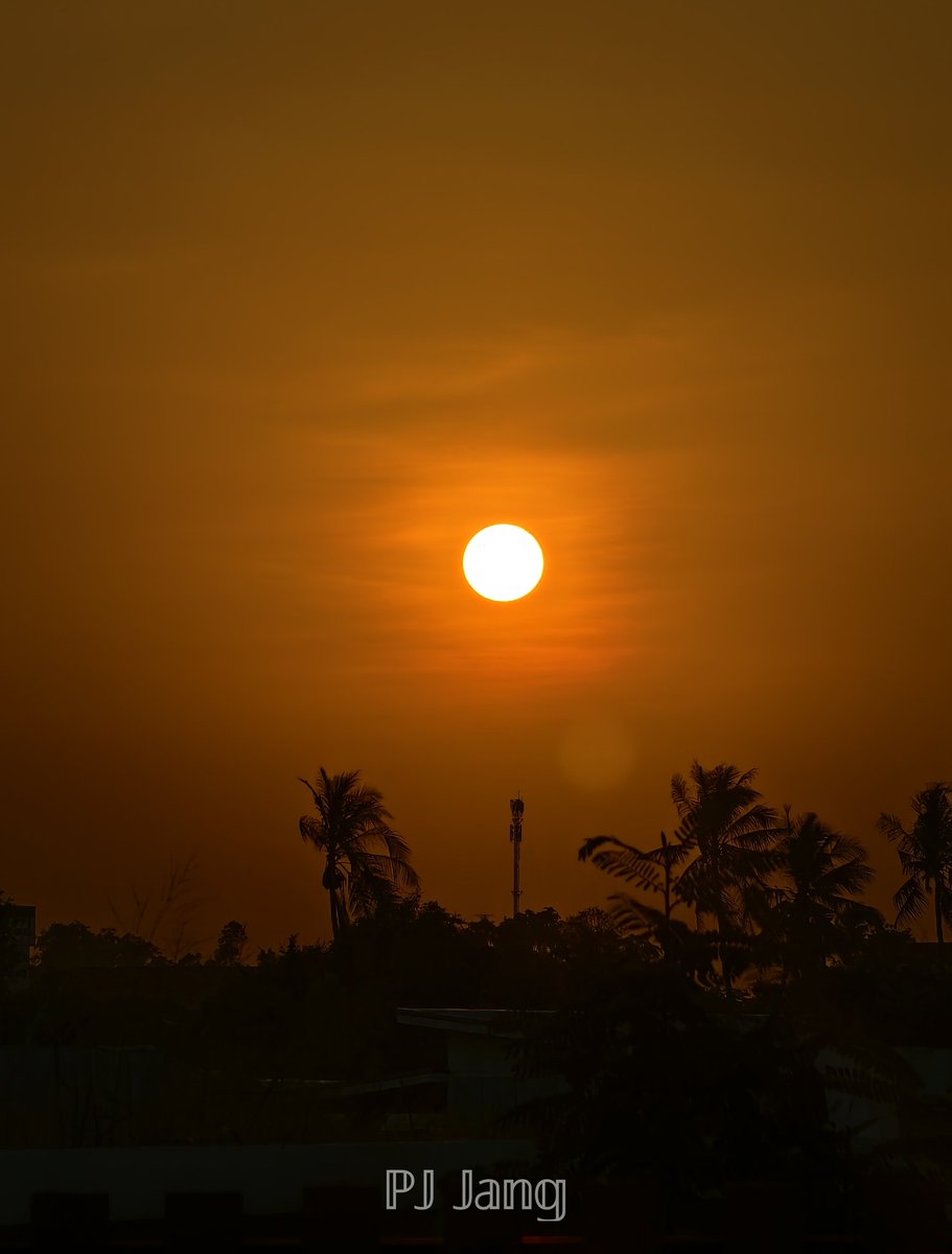 พระอาทิตย์ทำงานหนักมาทั้งแล้ว พักผ่อนเยอะๆน๊าพรุ่งนี้เจอกัน🌝🌞☀️🔆🌥️